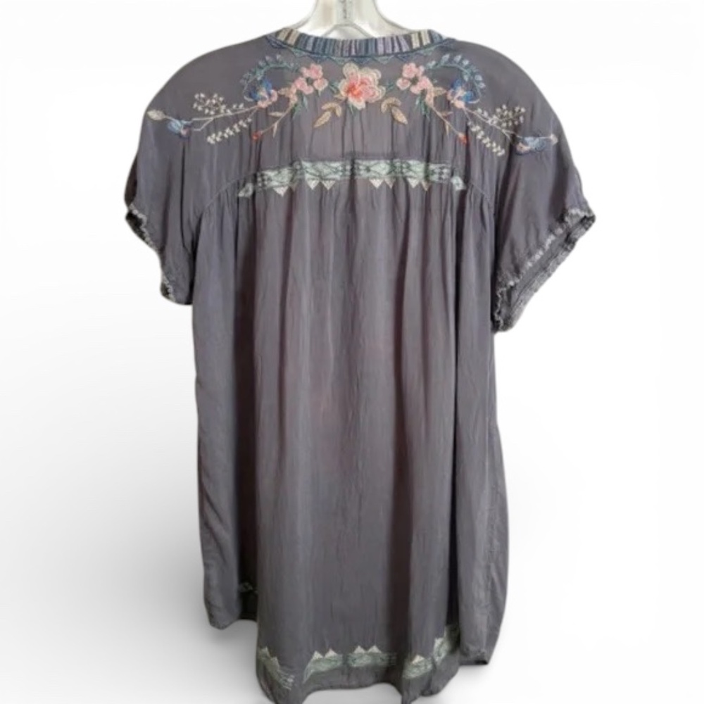 Johnny Was Short Sleeve Gray Blouse Colorful Romantic Embroidered Flowers Medium - Picture 3 of 15